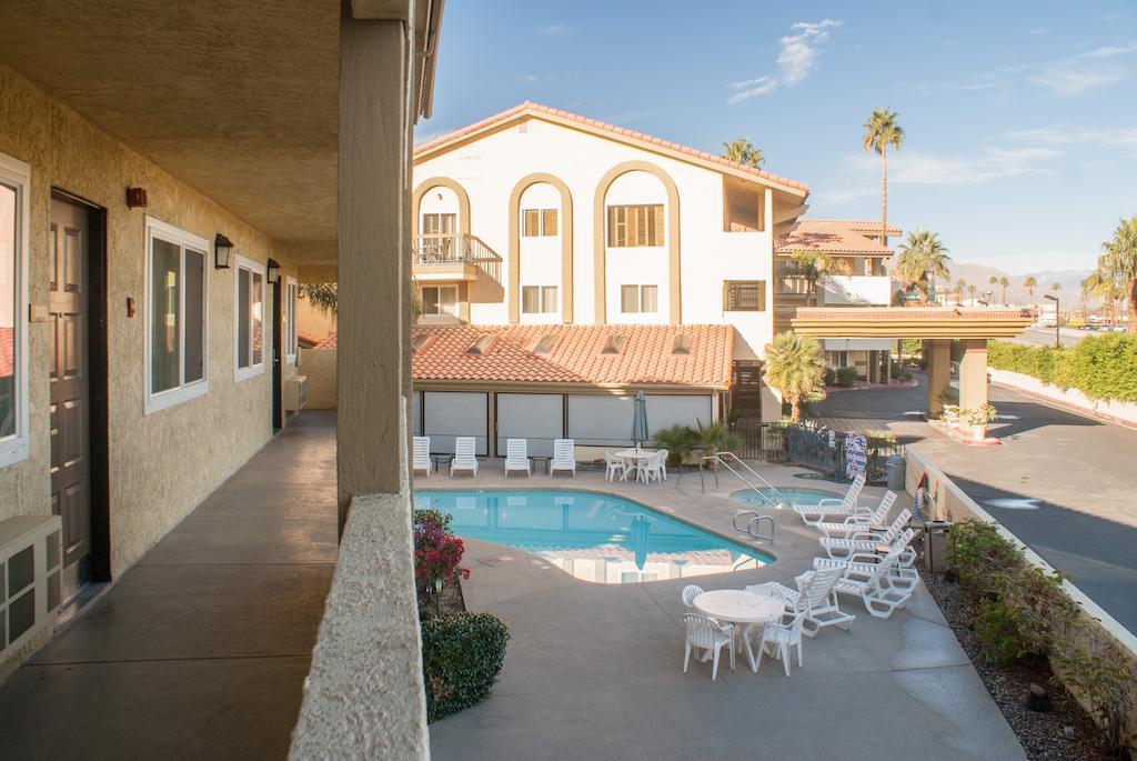 Red Lion Inn & Suites Cathedral City Palm Springs Exterior foto