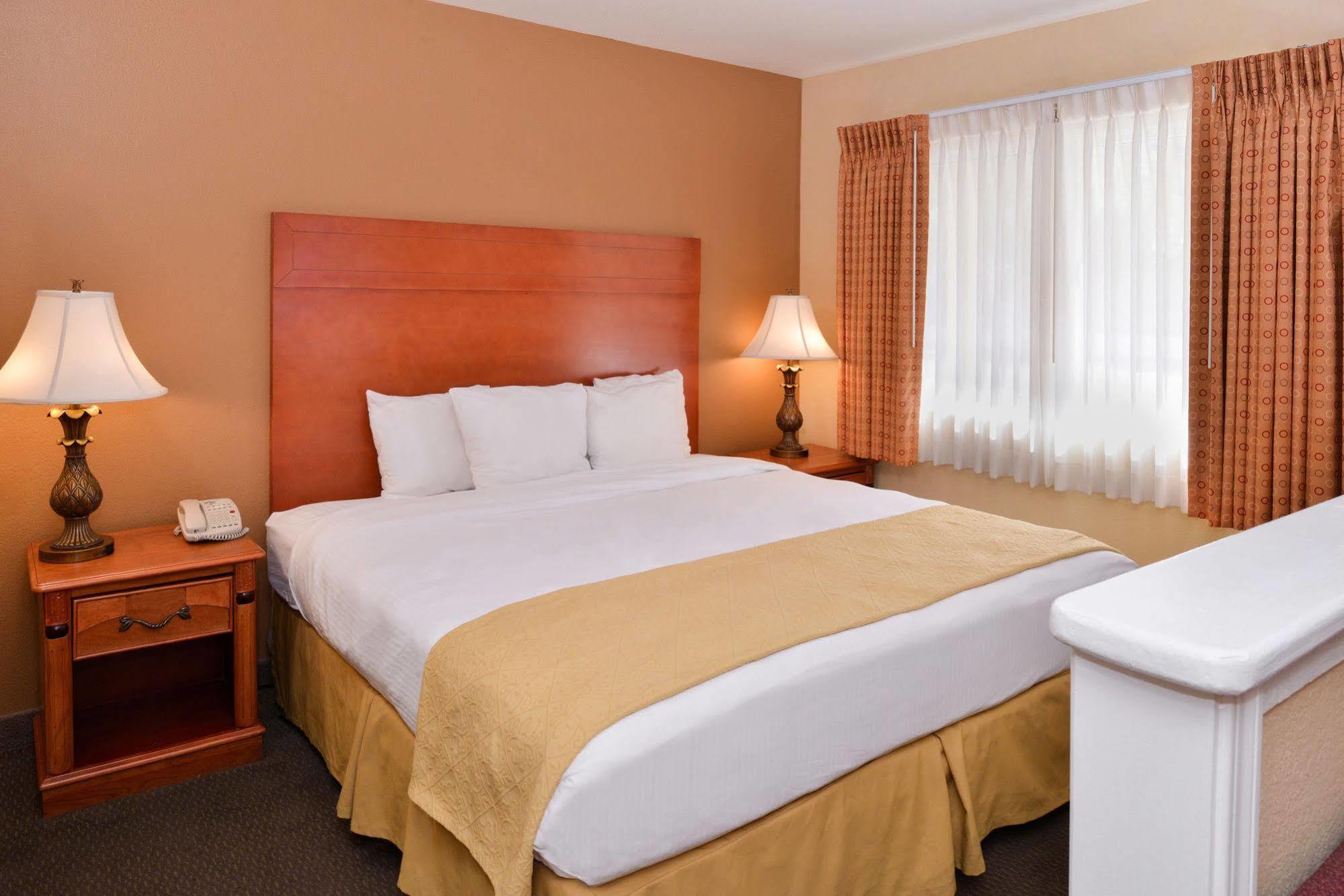 Red Lion Inn & Suites Cathedral City Palm Springs Exterior foto