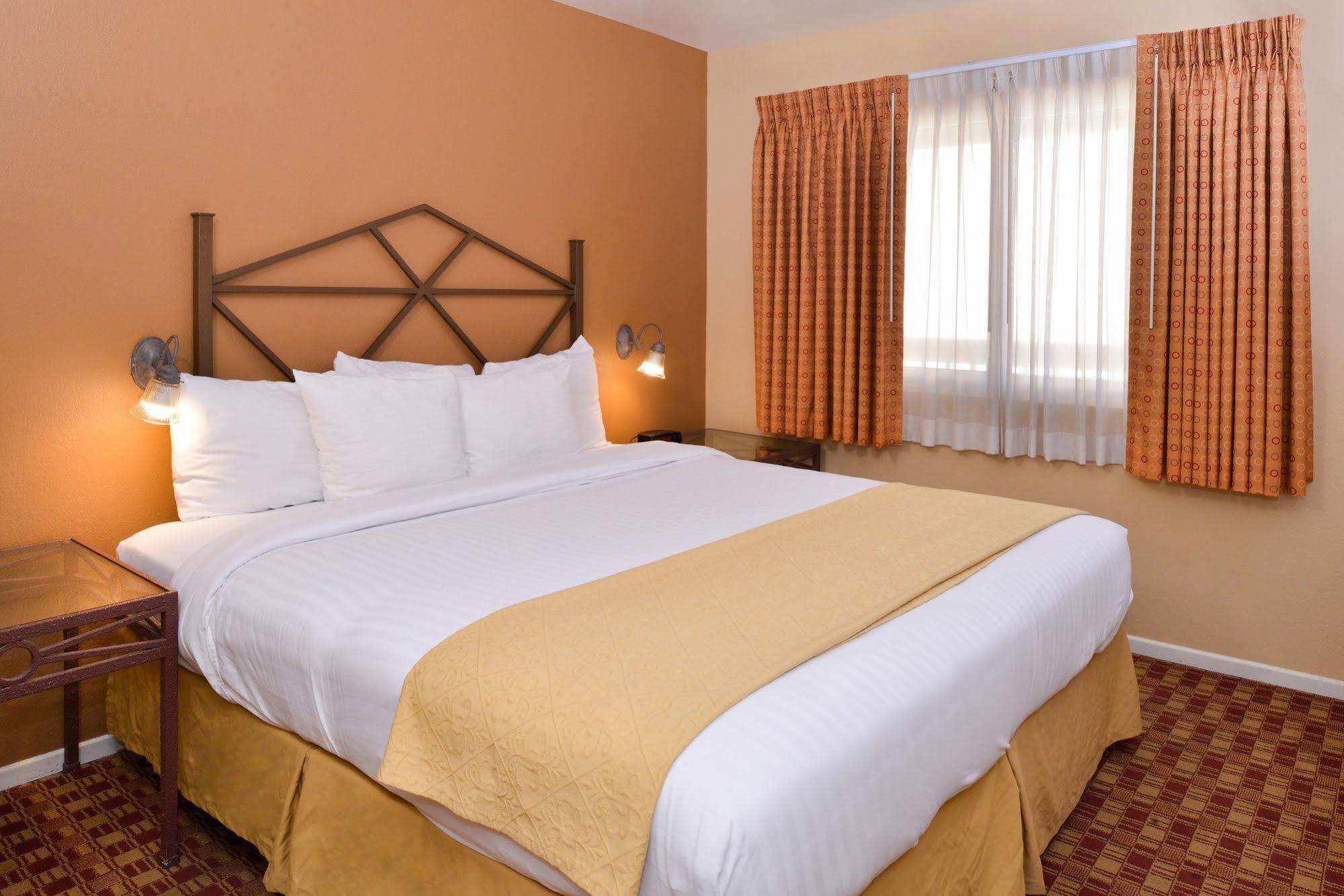 Red Lion Inn & Suites Cathedral City Palm Springs Exterior foto