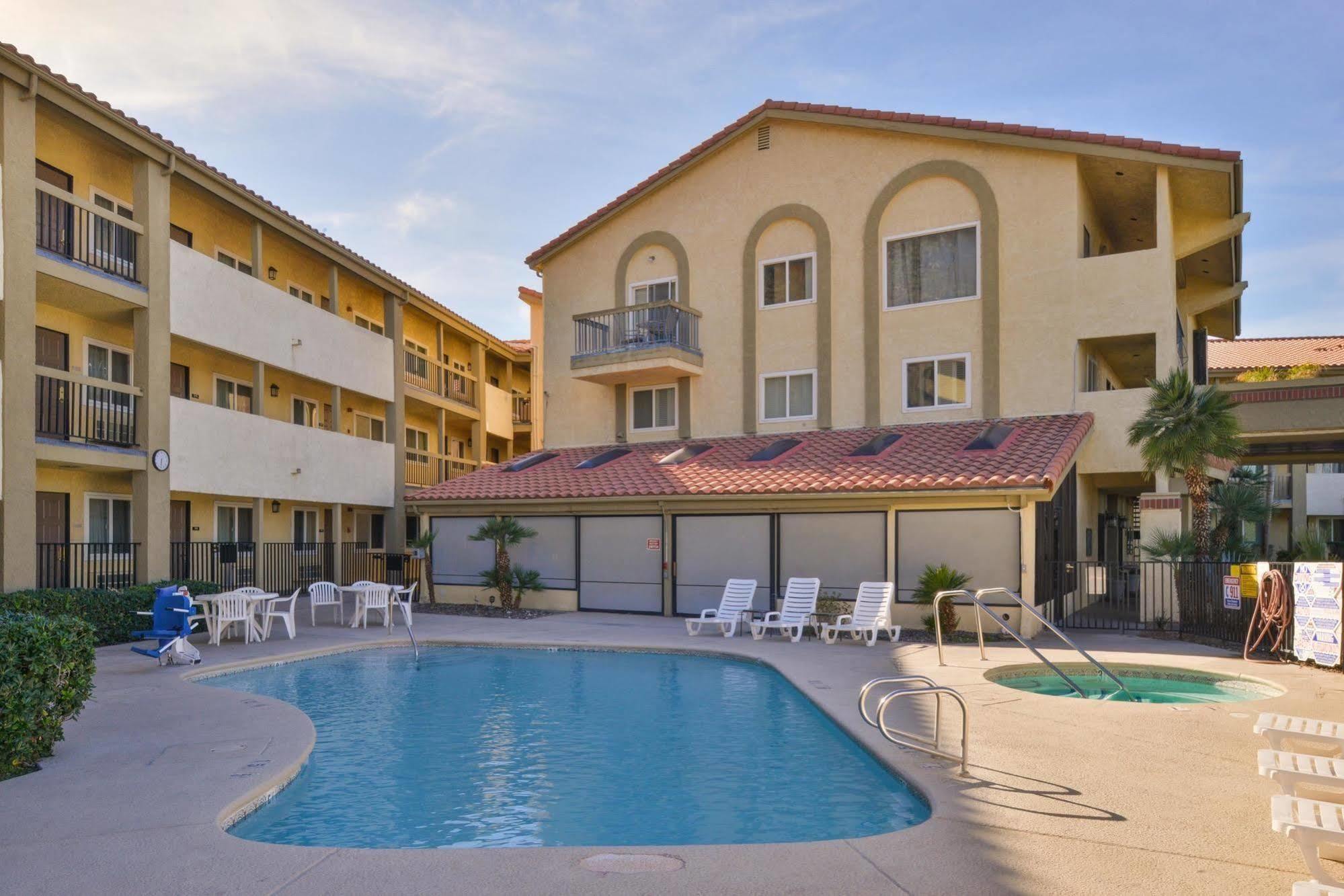 Red Lion Inn & Suites Cathedral City Palm Springs Exterior foto