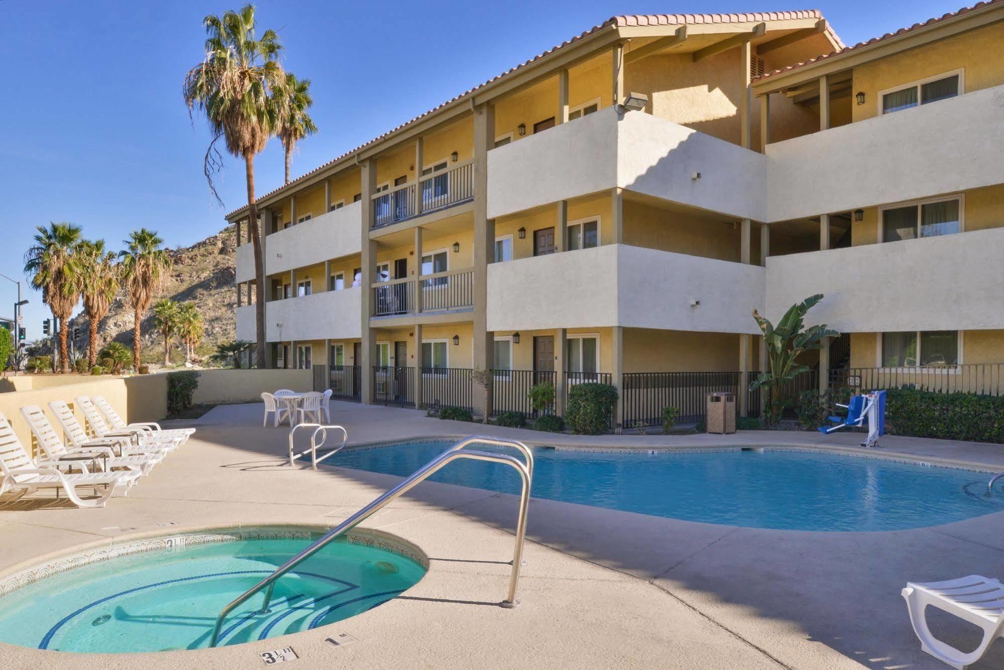 Red Lion Inn & Suites Cathedral City Palm Springs Exterior foto